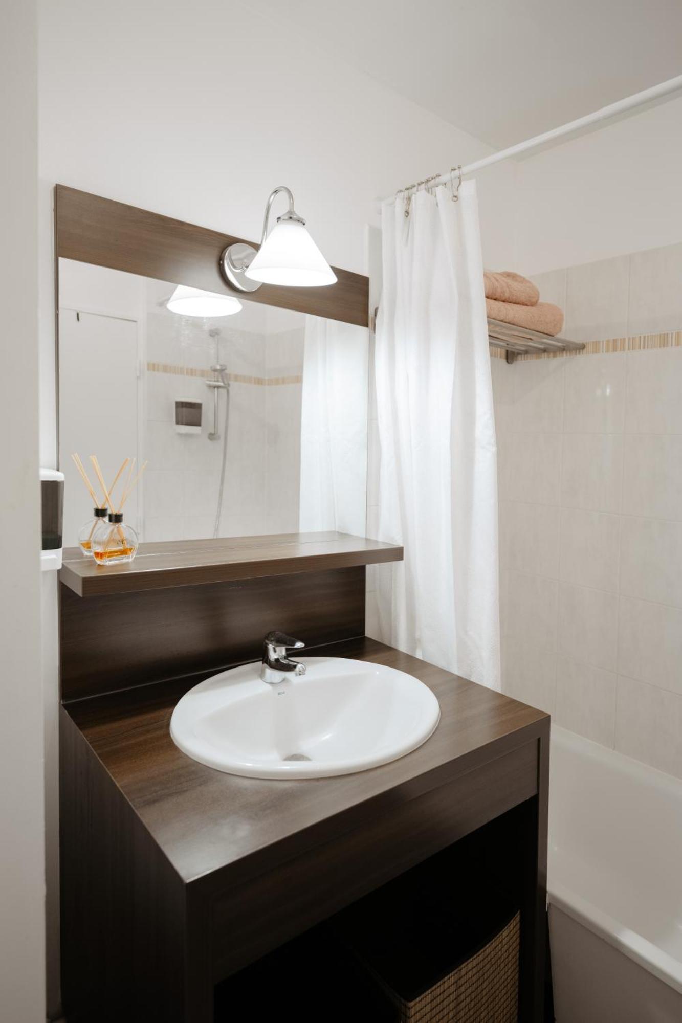Neuvaroom Montévrain Extérieur photo